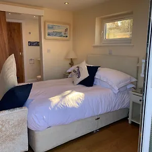 On The Ropery- With Free Parking , Whitby United Kingdom